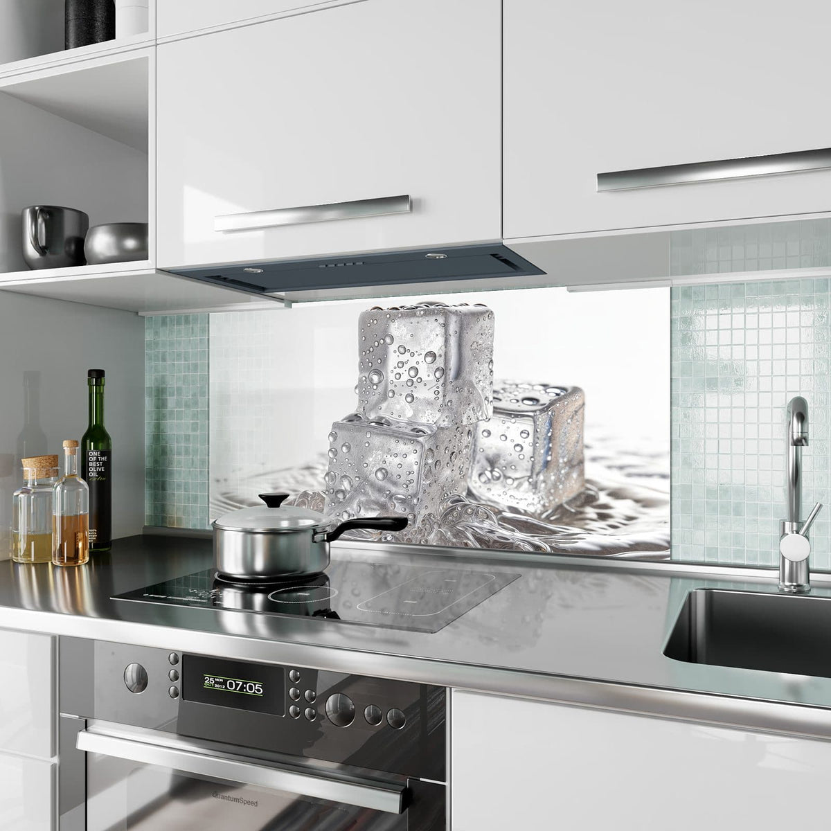 Küchenrückwand aus Glas Drei Eiswürfel im Hochformat als Spritzschutz hinter dem Kochfeld, über dem Fliesenspiegel montiert