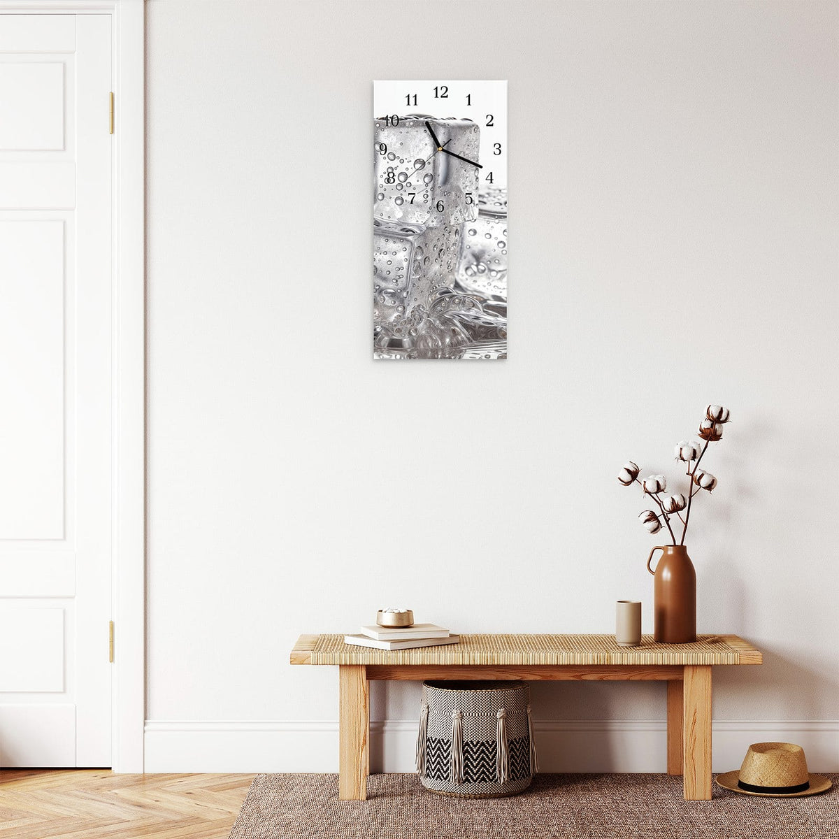Moderne Wanduhr aus Glas mit Farbtiefe – Wanduhr Eiswuerfel aus Glas – Hochformat 30 × 60 cm
