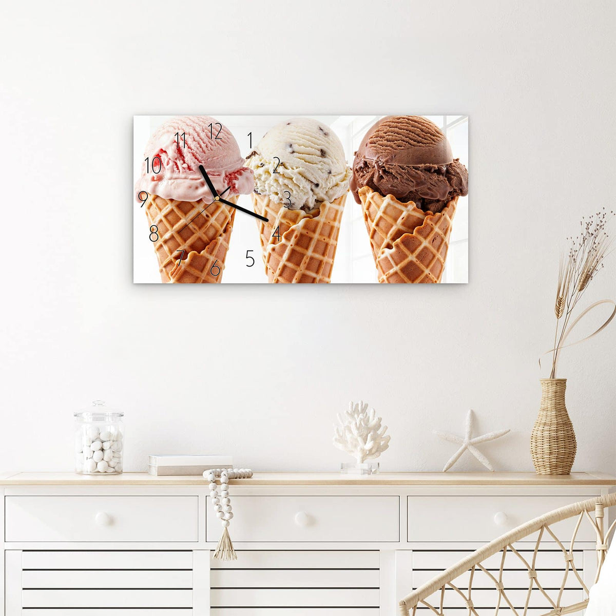 Wanduhr Leckeres Eiscreme Trio aus Glas – Querformat 60 × 30 cm – Drei Eistüten mit Waffelhörnchen