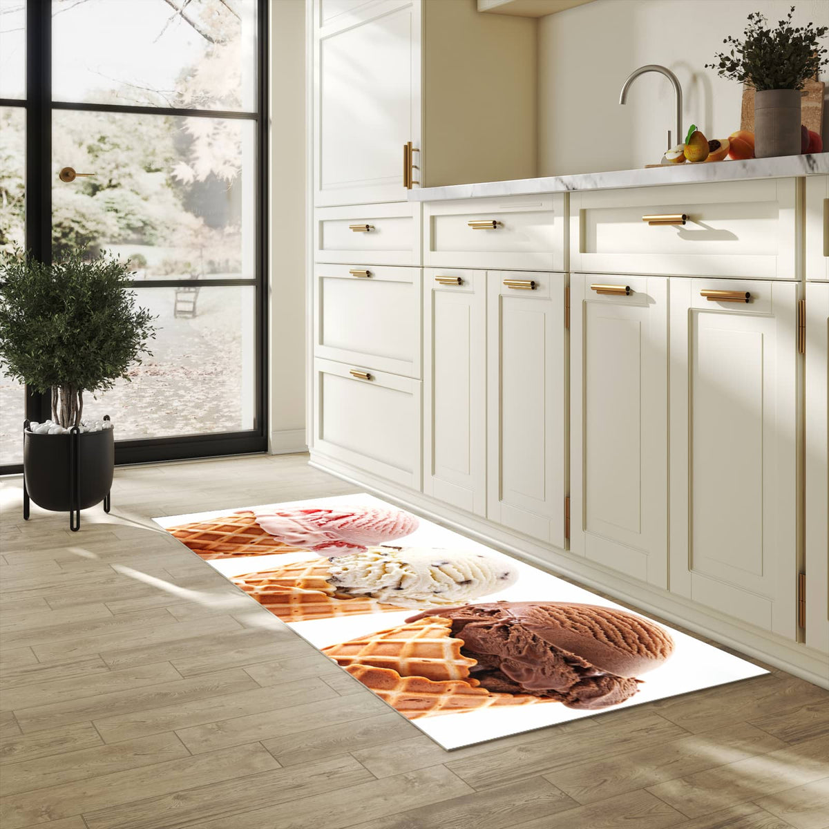 Feuchtigkeitsresistenter Küchenteppich mit Motiv Leckeres Eiscreme Trio in heller Küche