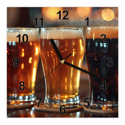 Wanduhr Quadratisch mit dem Motiv Drei Biersorten