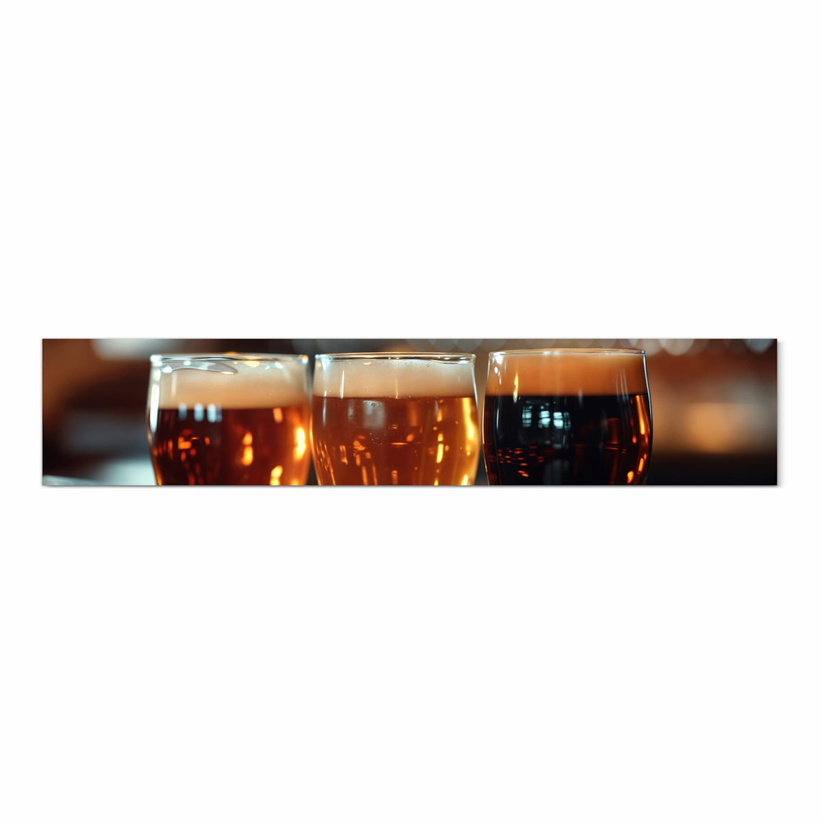 Langlebiger Küchenläufer mit Motiv Drei Biergläser Bar in Frontansicht, abwaschbar