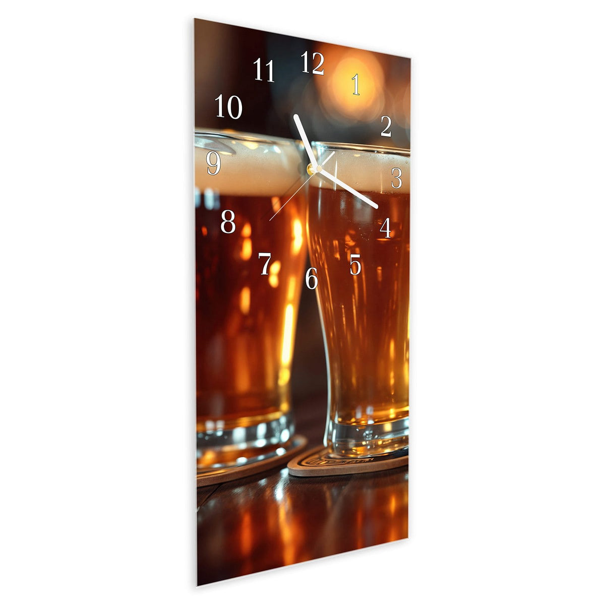 Vormontiert – mit Schwebeeffekt – Wanduhr Drei Biergläser Bar aus Glas – Hochformat 30 × 60 cm