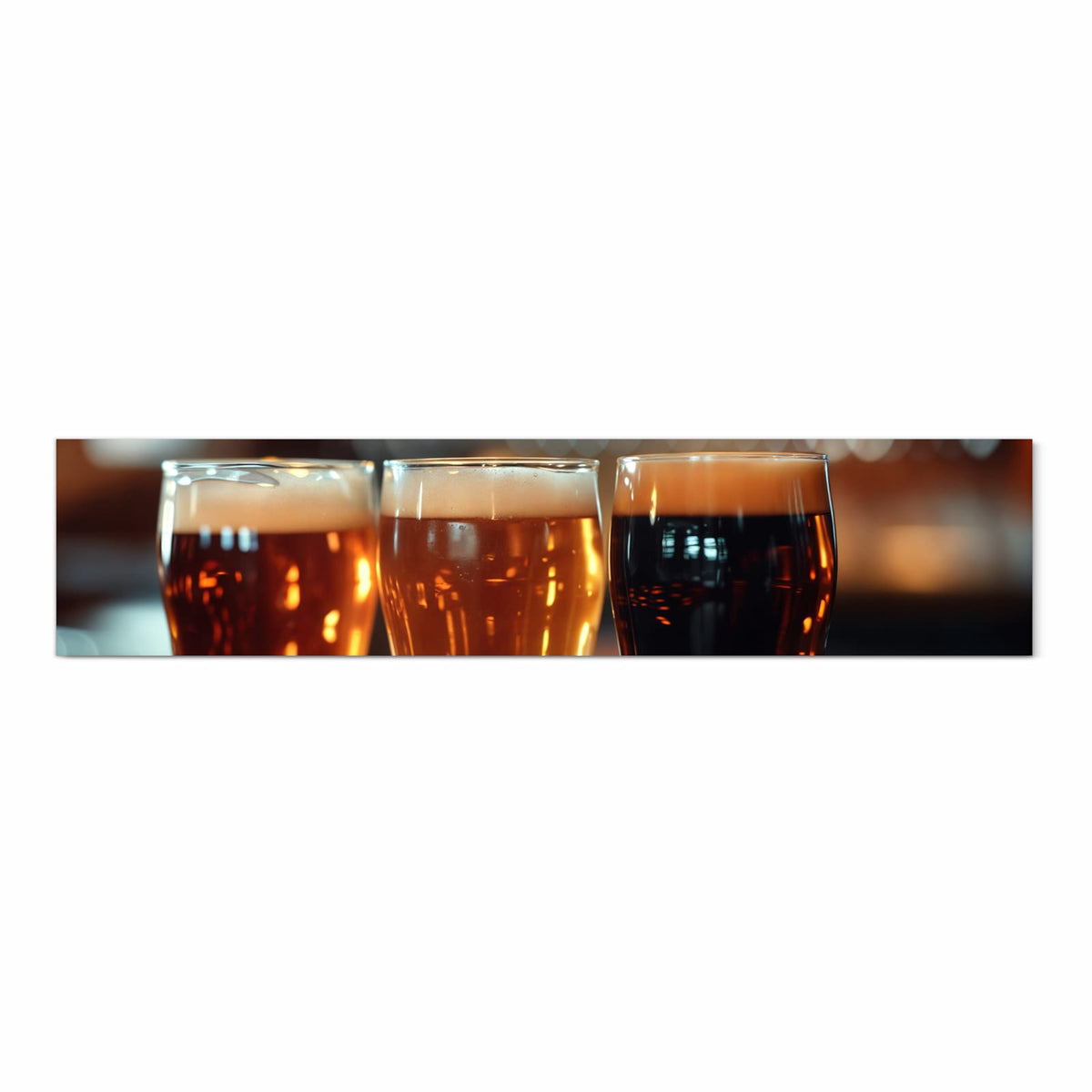 Waschbarer moderner Küchenläufer mit Motiv Drei Biergläser Bar in Frontansicht