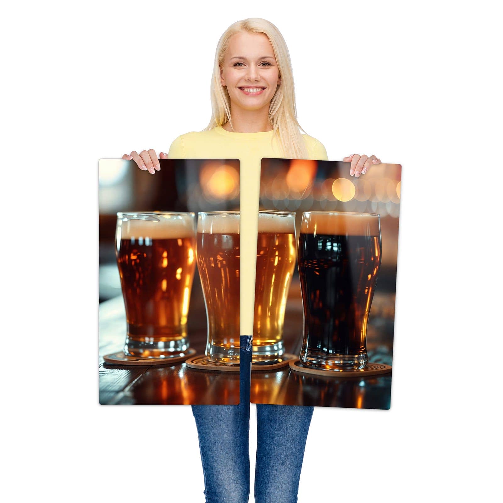2-teilige Herdabdeckplatten für Ceranfeld mit Drei Biergläser Bar-Motiv wird zur Größendarstellung gehalten