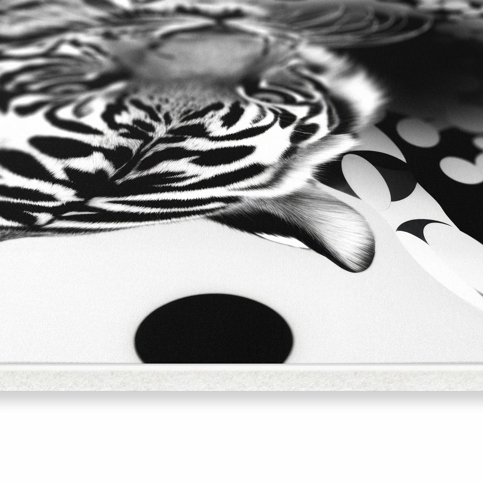 Hygienischer waschbarer Küchenteppich mit Motiv Tigerpunkte in seitlicher Ansicht