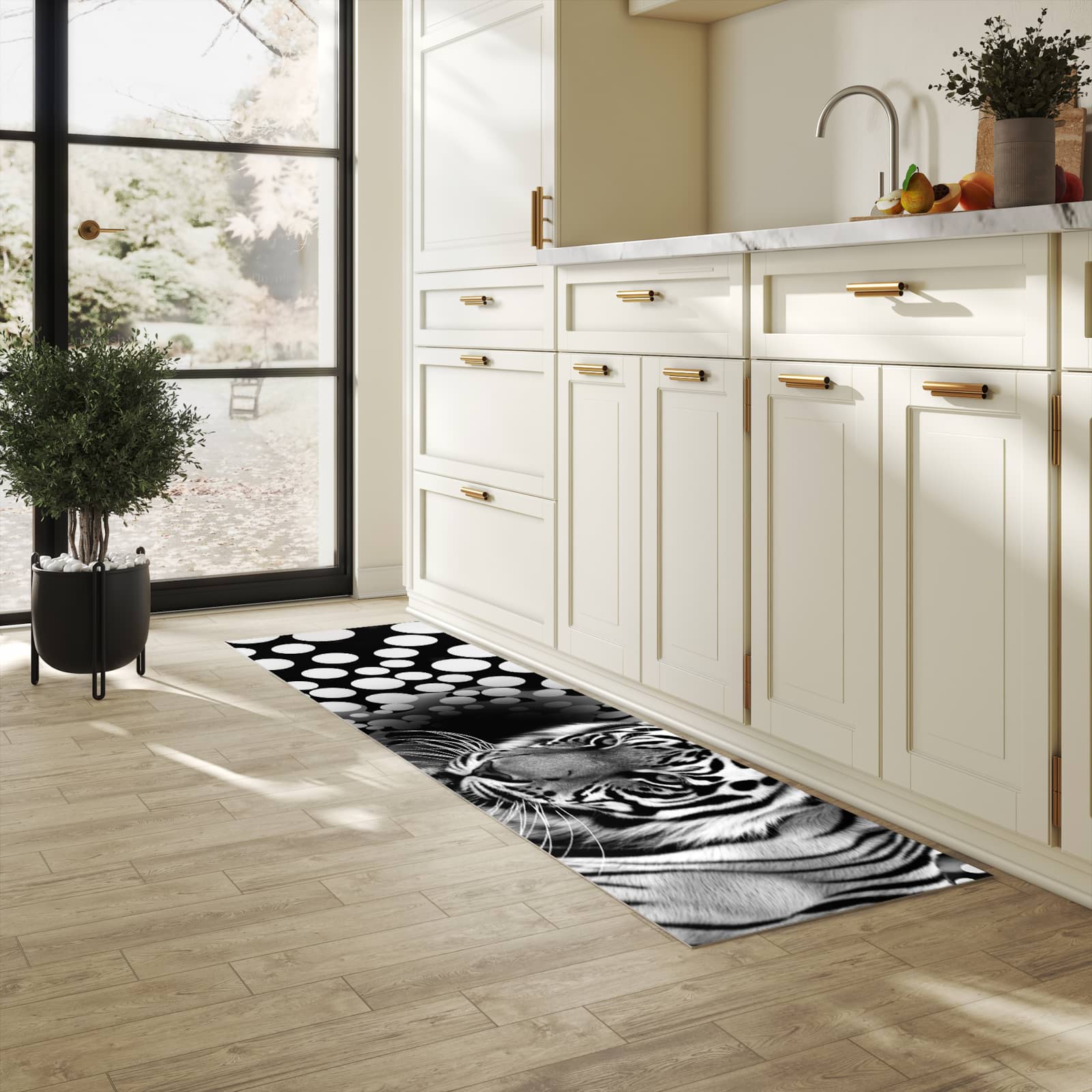 Fleckenresistenter rutschfester Küchenläufer mit Motiv Tigerpunkte in heller Küche