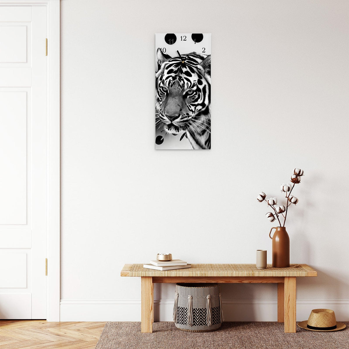 Moderne Wanduhr aus Glas mit Farbtiefe – Wanduhr Tigerpunkte aus Glas – Hochformat 30 × 60 cm