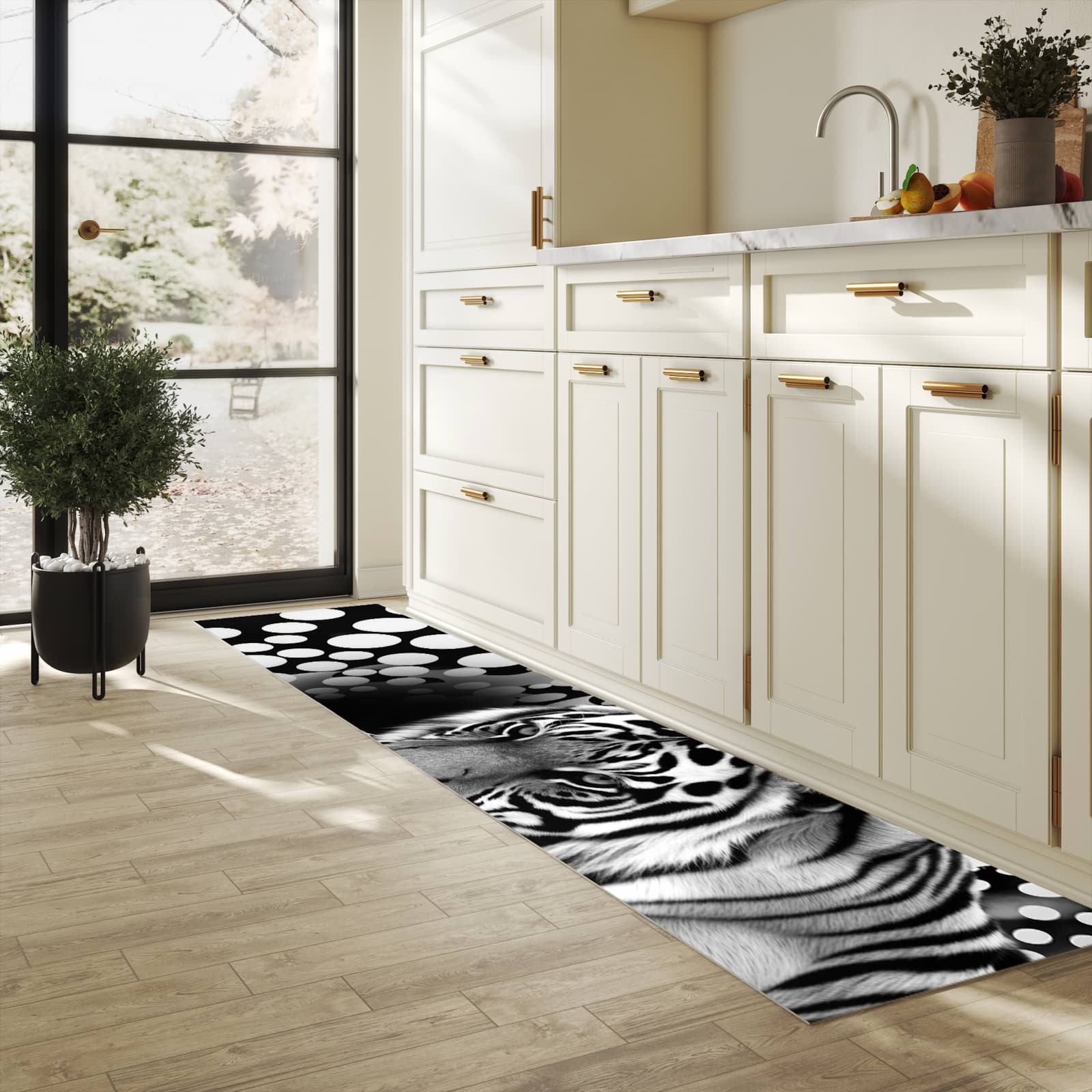 Geruchsneutraler rutschfester Küchenläufer mit Motiv Tigerpunkte in heller Küche