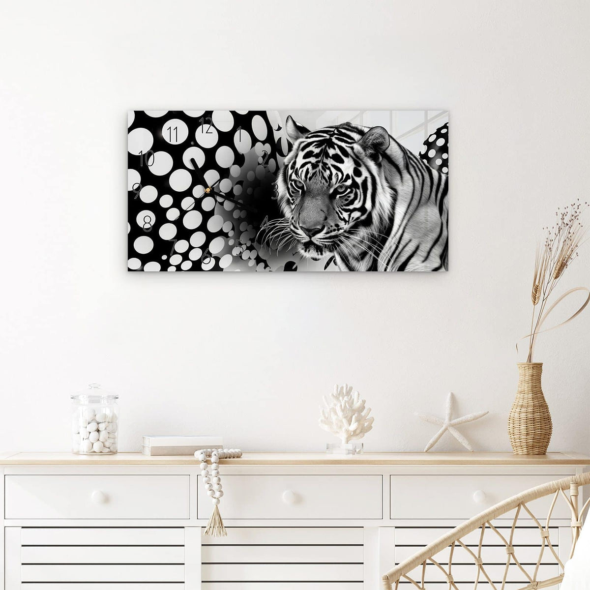 Wanduhr Tigerpunkte aus Glas – Querformat 60 × 30 cm – Tiger zwischen schwarz-weißen Kreisen