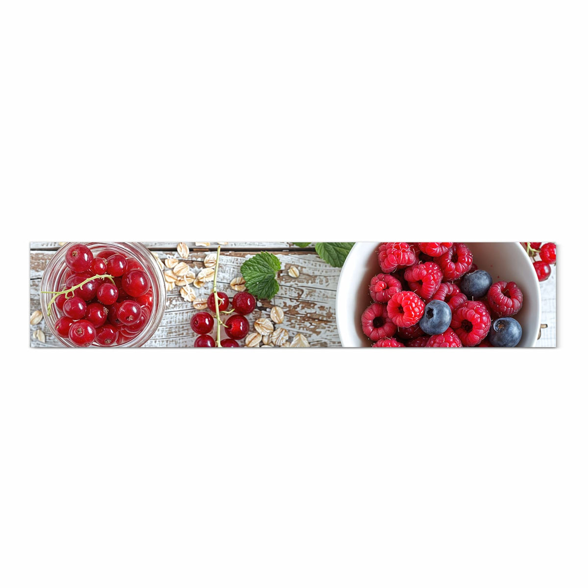 Waschbarer Teppich für Esstisch mit Motiv Himmlische Beeren in Frontansicht für Ordnung