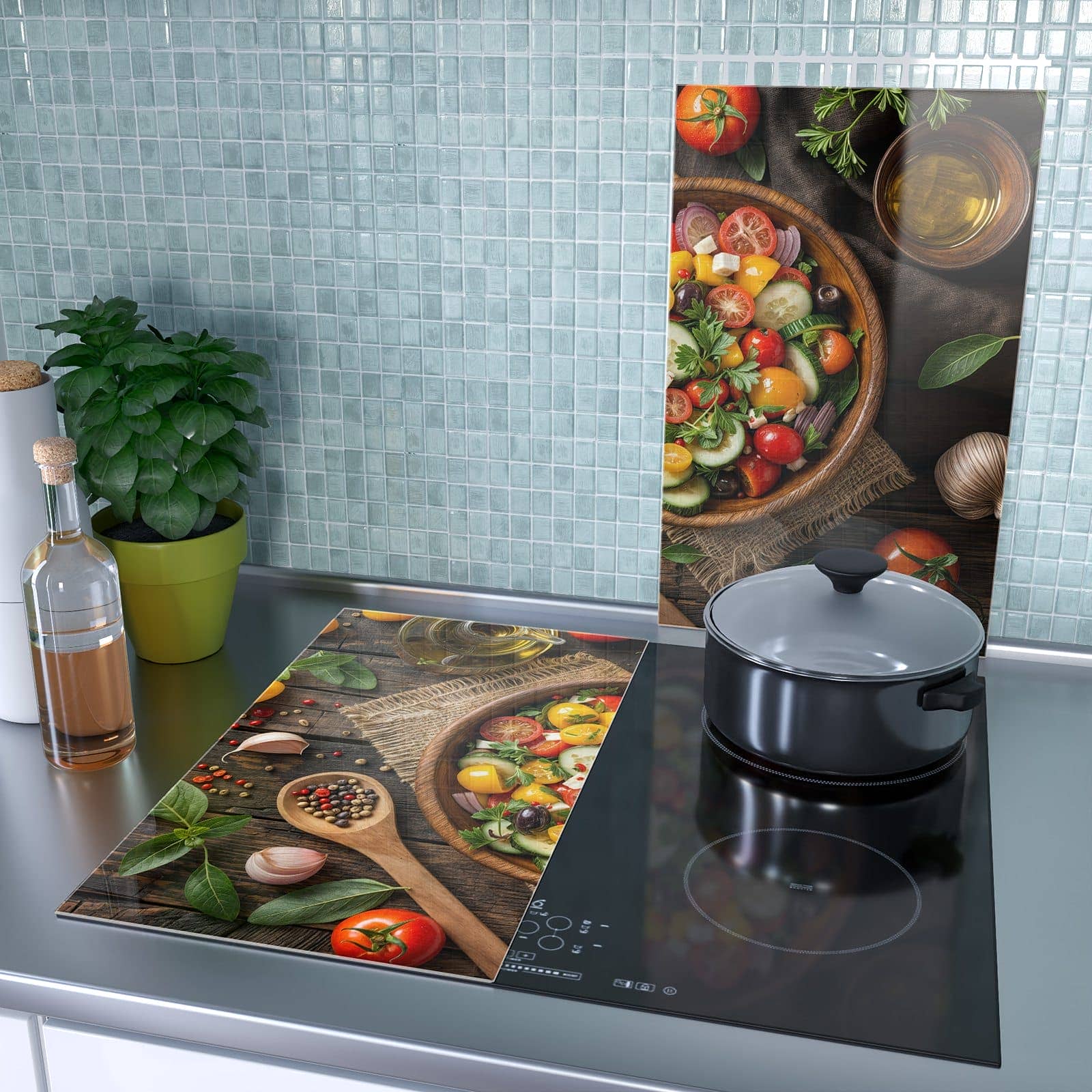 2-teilige Abdeckung für Herdplatten mit Frischer Gemüsesalat-Motiv als Spritzschutz hinter dem Kochfeld