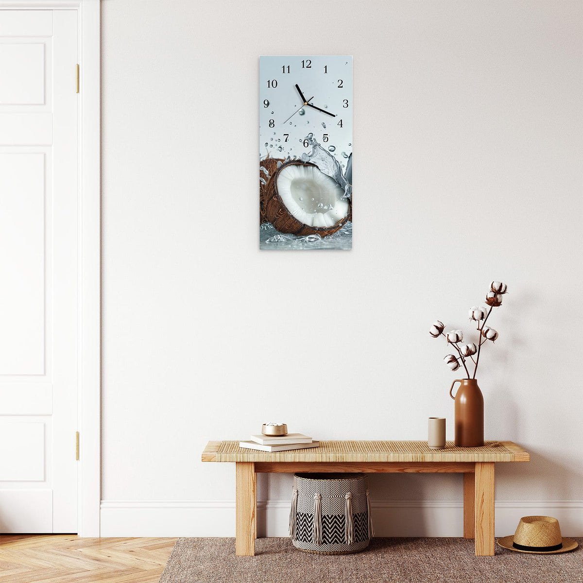 Moderne Wanduhr aus Glas mit Farbtiefe – Wanduhr Kokosnuss Wasserplatsch aus Glas – Hochformat 30 × 60 cm