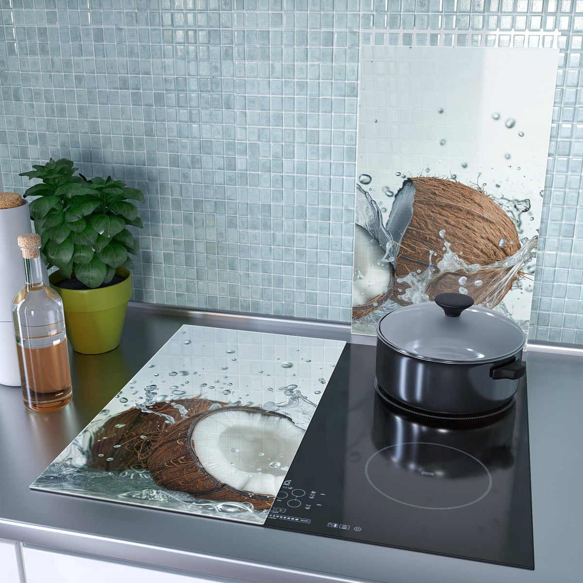 2-teilige Herdabdeckplatte mit Kokosnuss Wasserplatsch-Motiv als Spritzschutz hinter dem Kochfeld