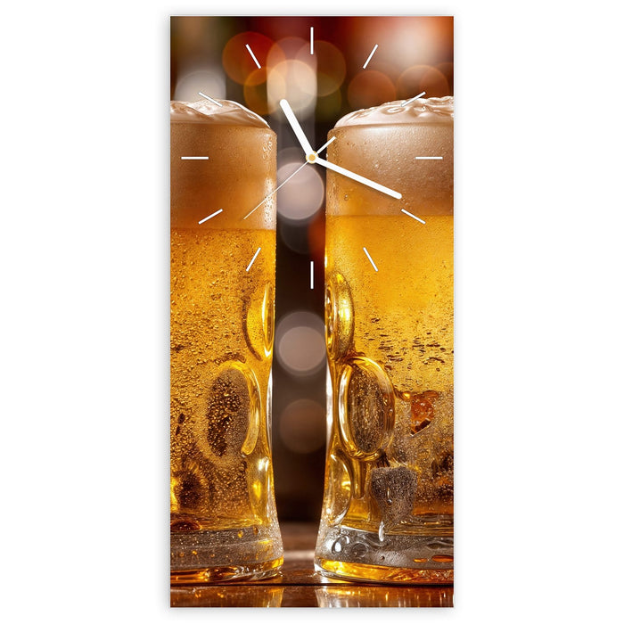 Wanduhr Zwei Bierkrüge aus Glas – Hochformat 30 × 60 cm mit Ziffernblatt Linie