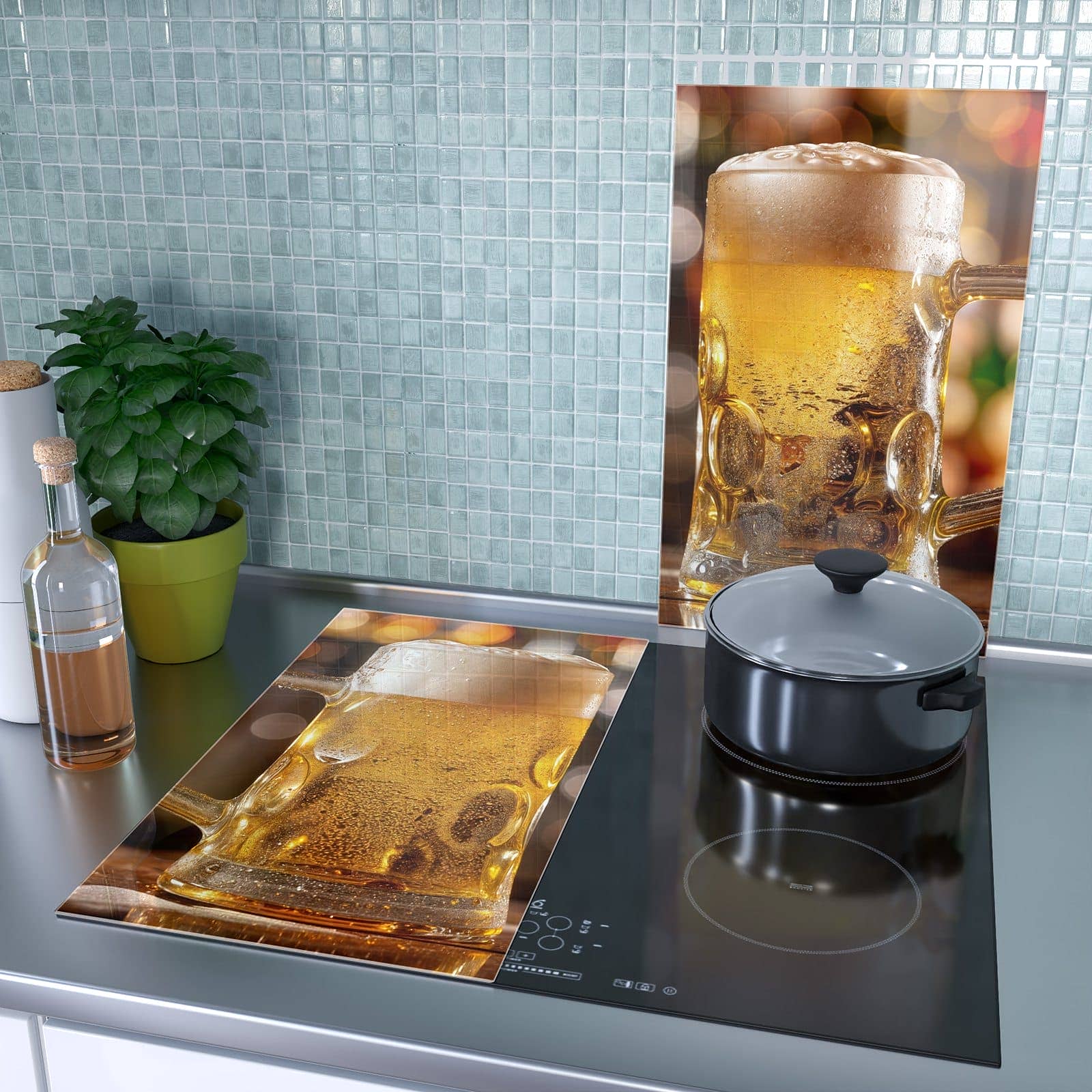 2-teilige Herdabdeckplatten für Ceranfeld mit Zwei Bierkrüge-Motiv als Spritzschutz hinter dem Kochfeld