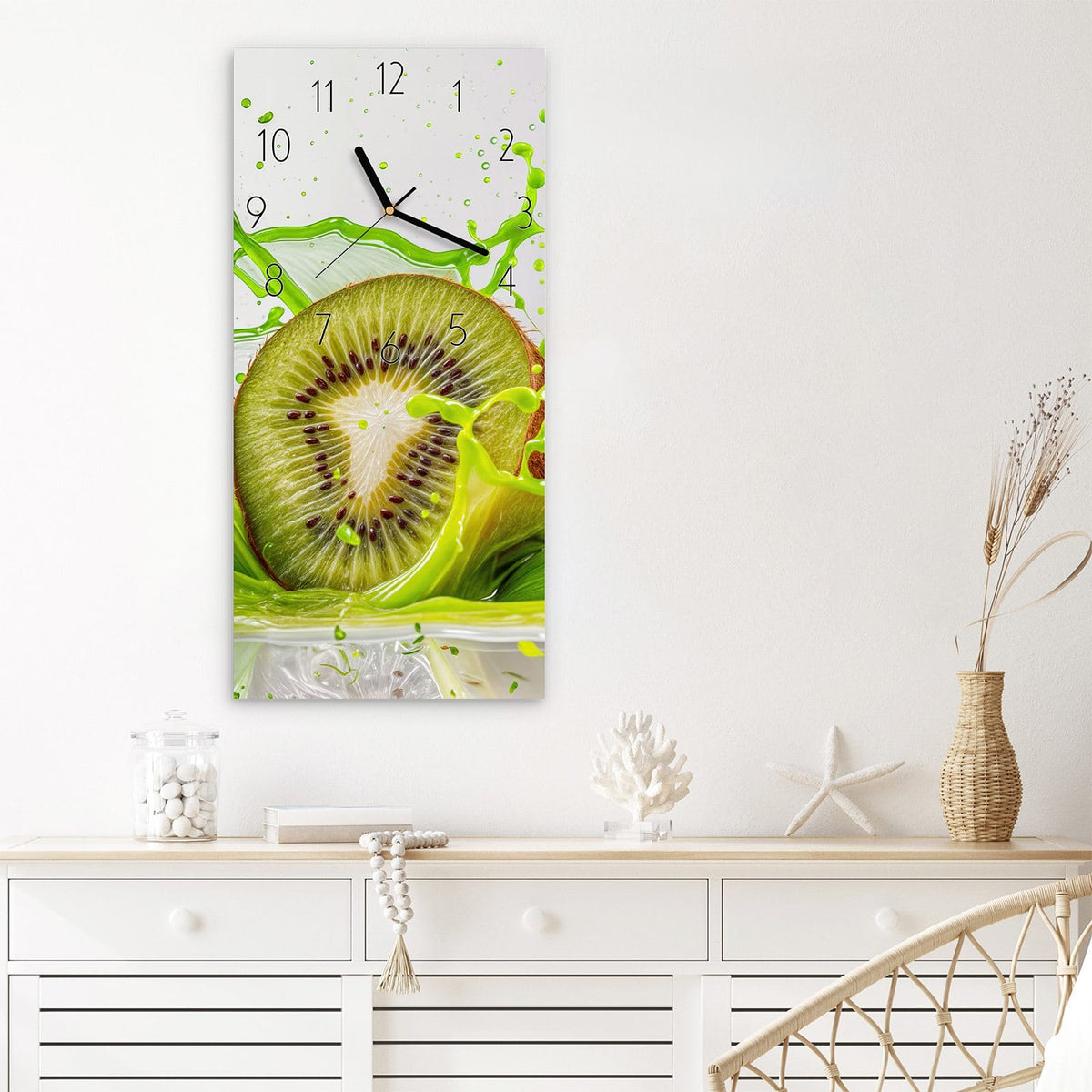 Wanduhr Kiwi Spritzer aus Glas – Kiwi im grünen Spritzer