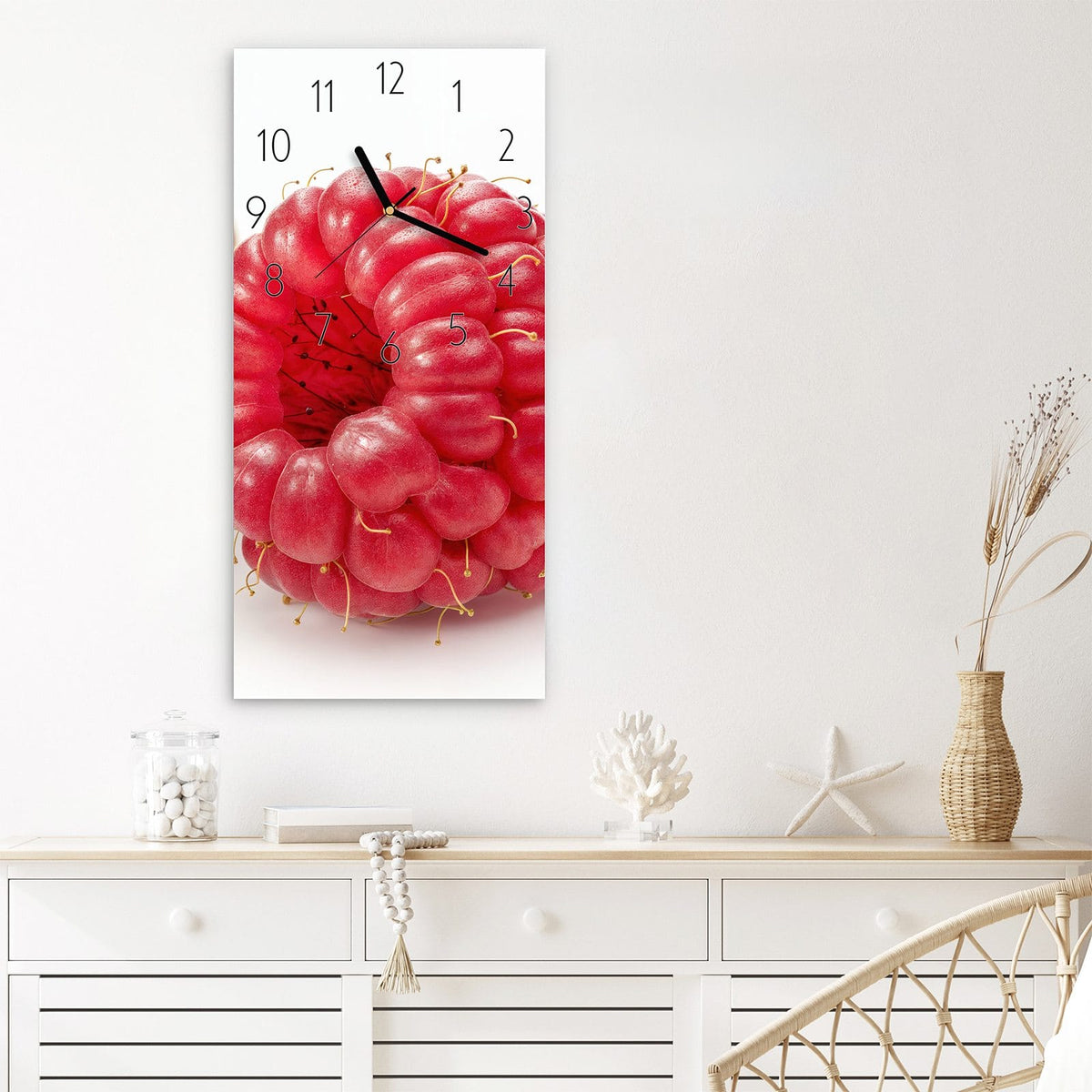 Wanduhr Himbeerenblatt aus Glas – Surreale Himbeeren mit Tentakeln