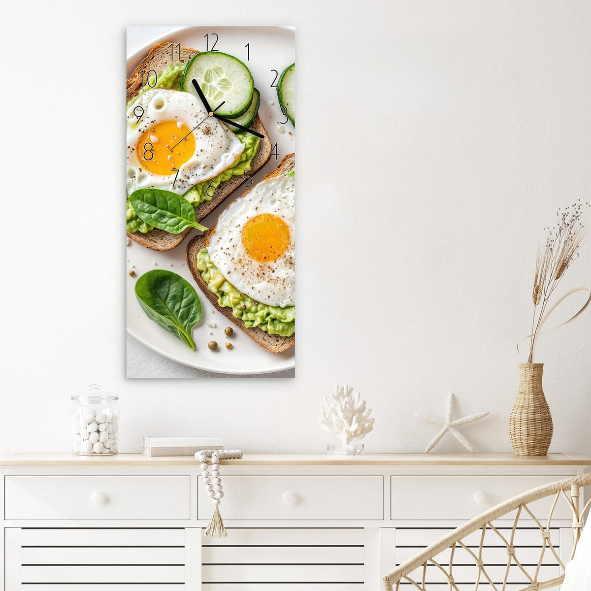 Wanduhr Brot und Avocado aus Glas – Hochformat 30 × 60 cm – Avocadobrot mit Spiegelei