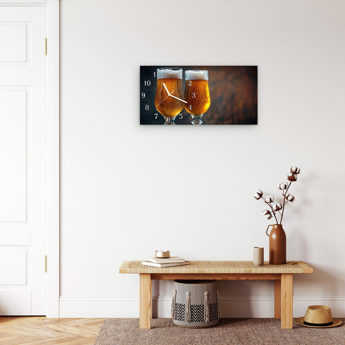 Moderne Wanduhr aus Glas mit Farbtiefe – Wanduhr Zwei Biergläser Holz aus Glas – Querformat 60 × 30 cm