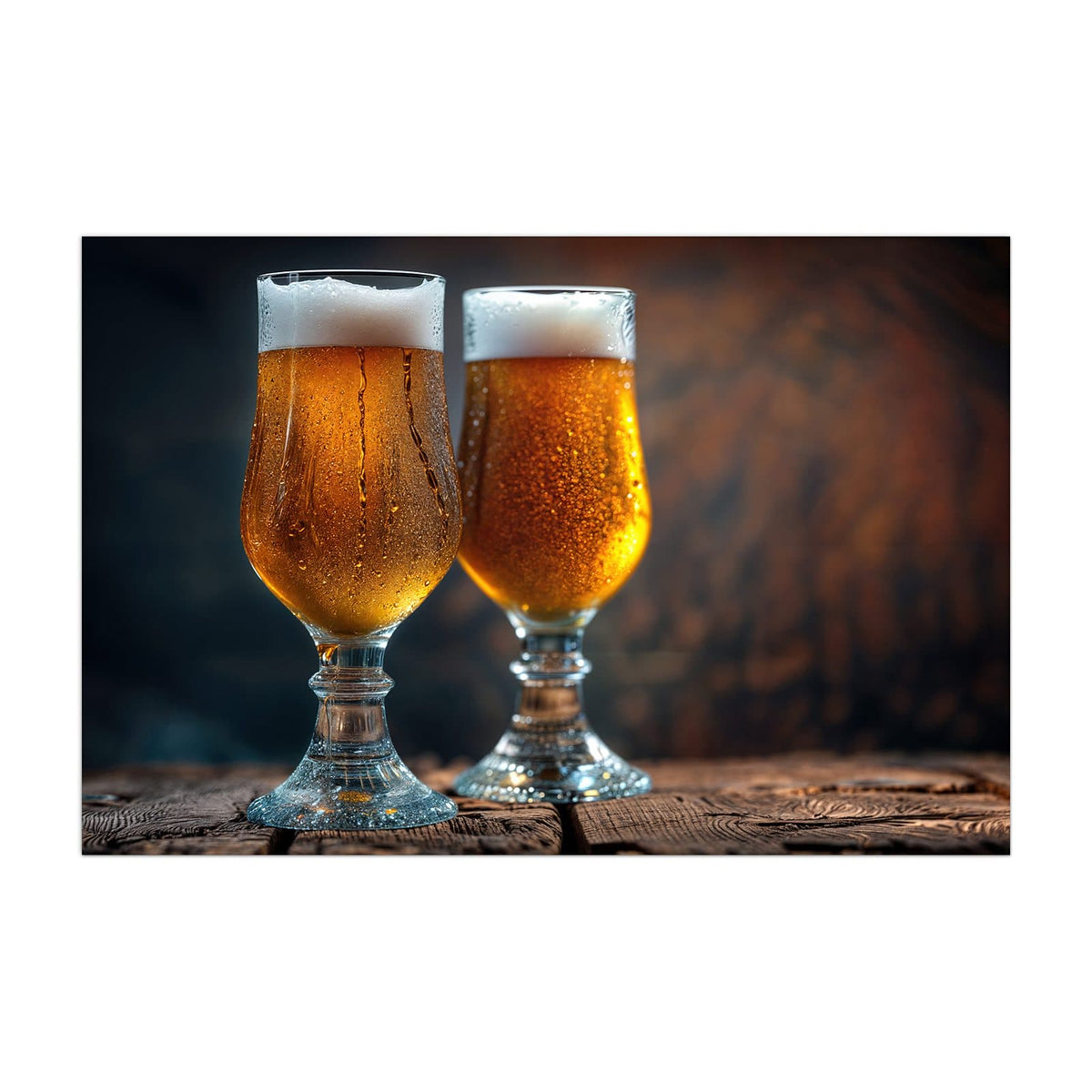 Küchenrückwand aus Glas Bier mit Schaumkrone im Hochformat, Motiv bildfüllend von vorn