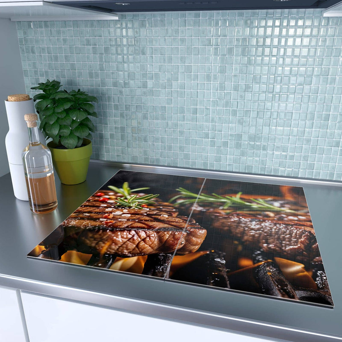 2-teilige Herdabdeckplatte aus Glas mit Gegrillte Steaks-Motiv auf dem Ceranfeld
