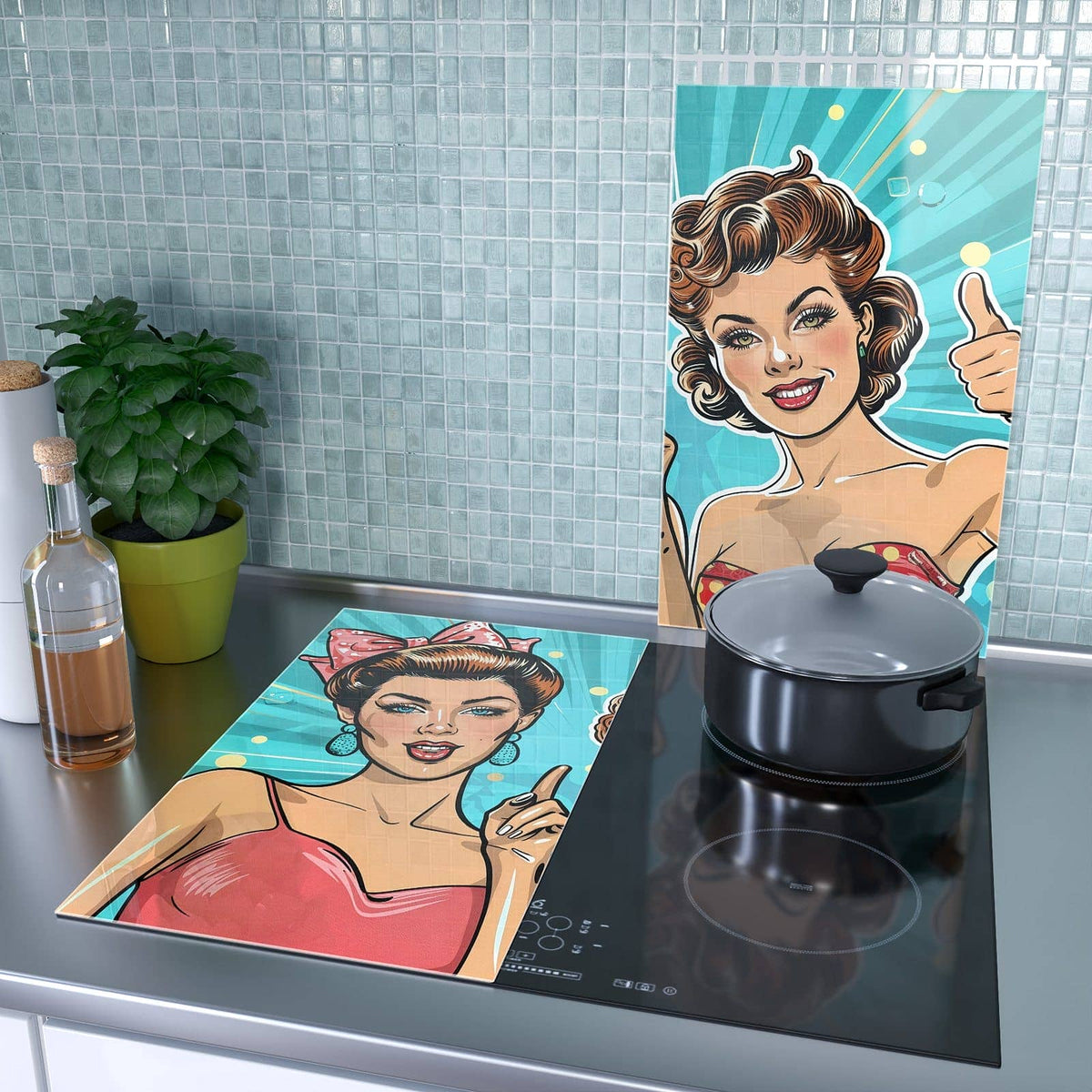 2-teilige Ceranfeldabdeckungen mit Retro Frauen Illustration-Motiv als Spritzschutz hinter dem Kochfeld