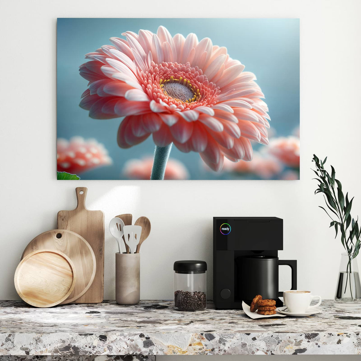 Makro einer rosa Gerbera vor hellblauem Grund