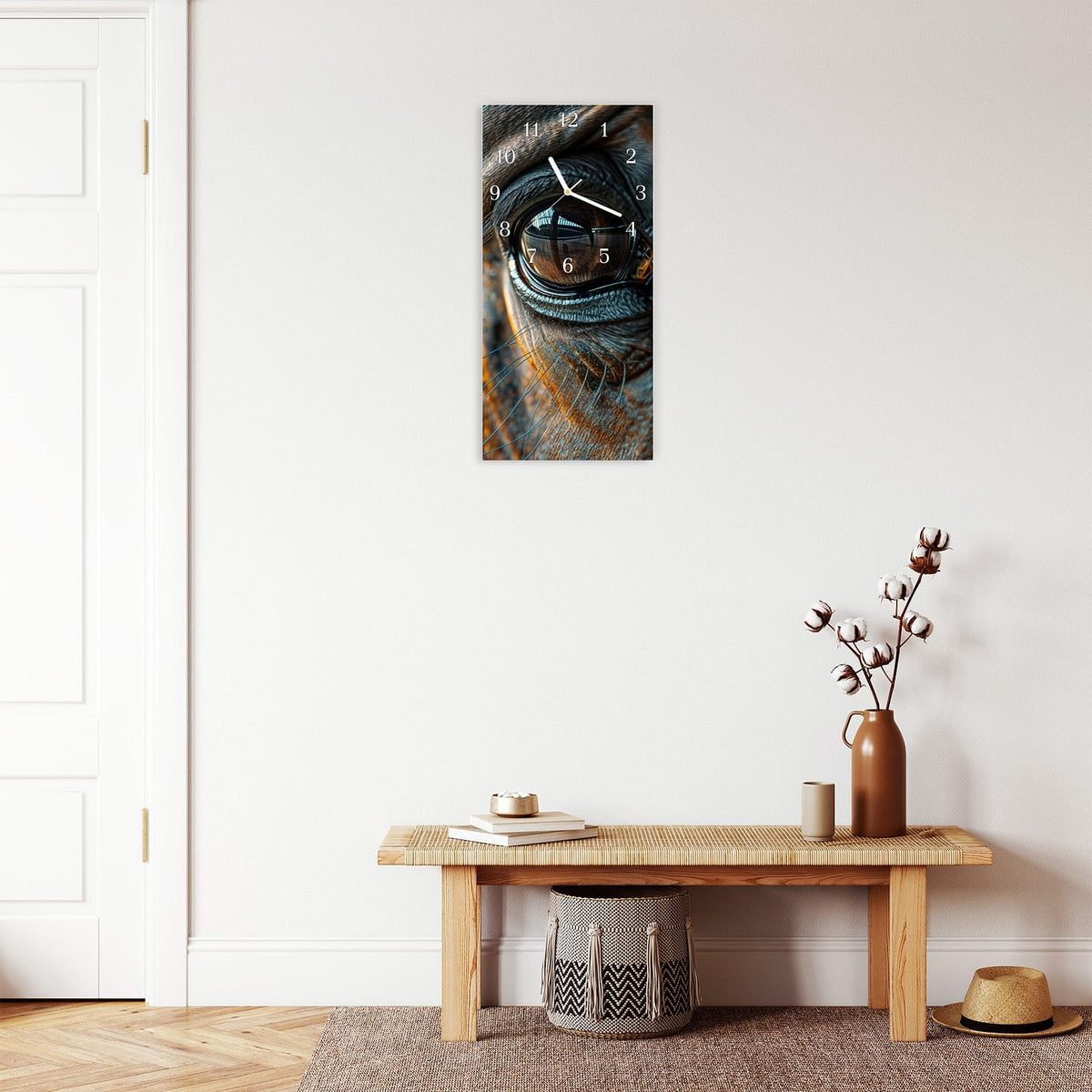 Moderne Wanduhr aus Glas mit Farbtiefe – Wanduhr Pferdeauge aus Glas – Hochformat 30 × 60 cm