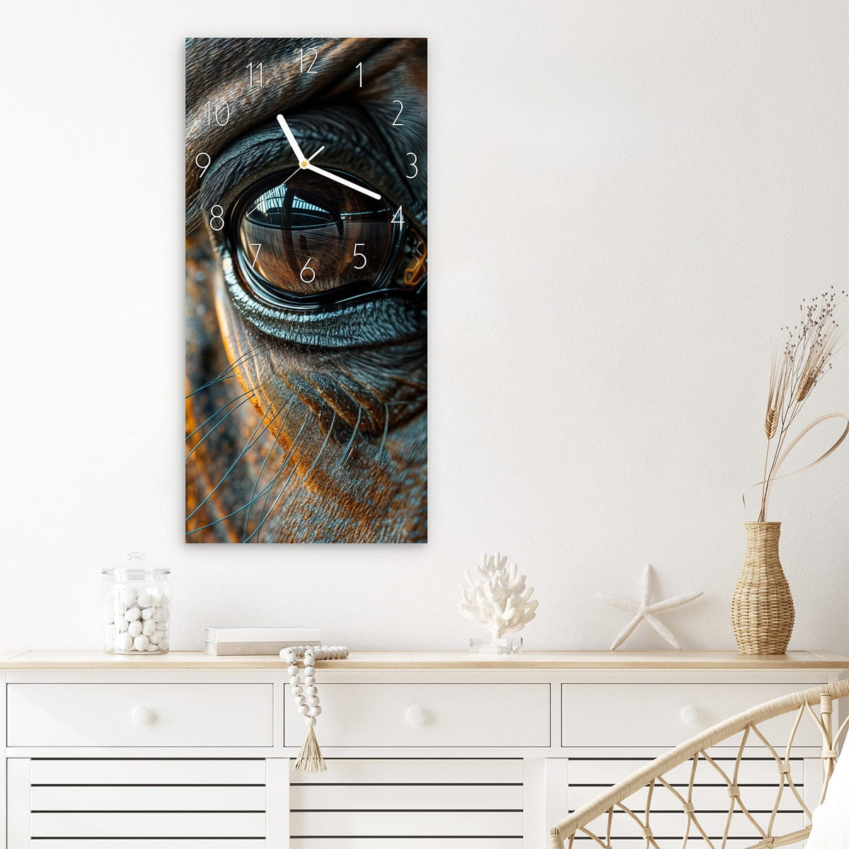 Wanduhr Pferdeauge aus Glas – Pferdeauge in goldenem Licht
