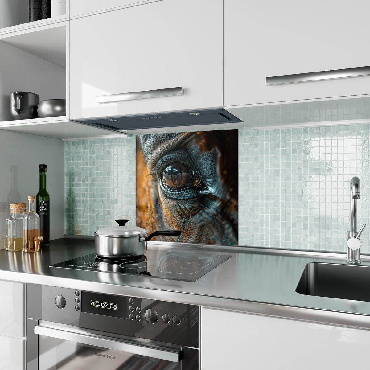 Küchenrückwand aus Glas Pferdeauge im Goldlicht im quadratischen Format als Spritzschutz hinter dem Kochfeld, über dem Fliesenspiegel montiert