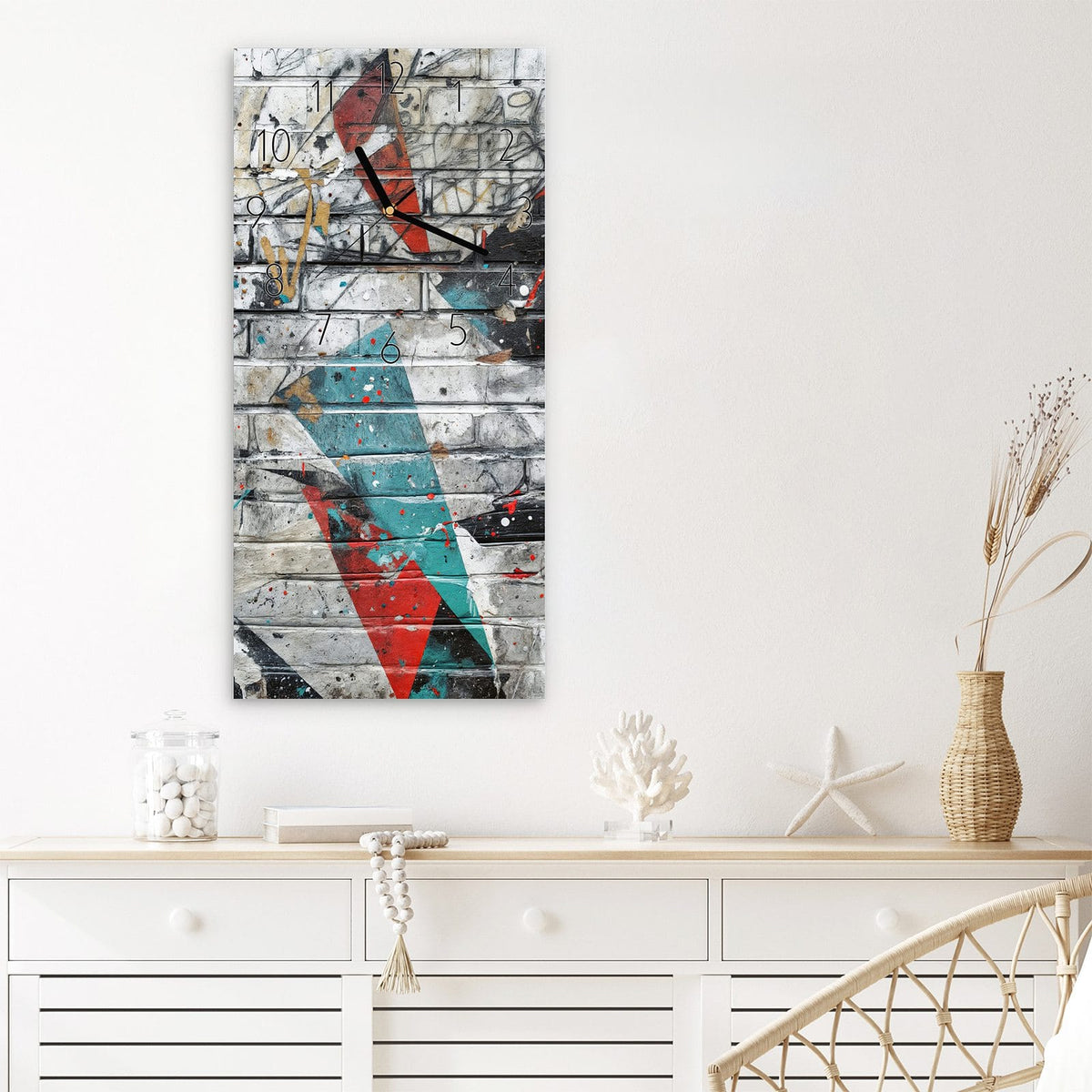 Wanduhr Graffiti Mauer aus Glas – Graffiti-Formen auf Backsteinmauer