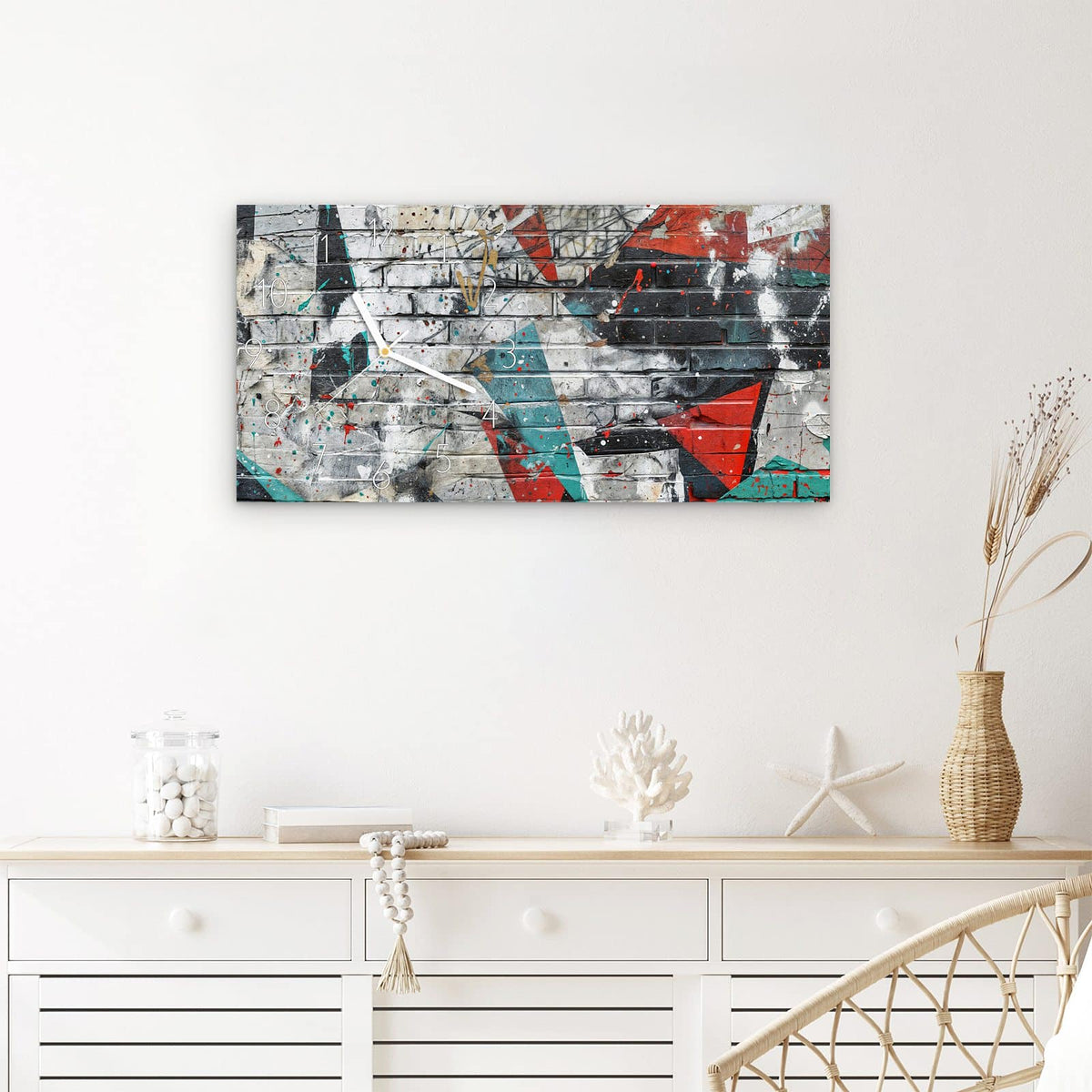 Wanduhr Graffiti Mauer aus Glas – Querformat 60 × 30 cm – Graffiti-Formen auf Backsteinmauer