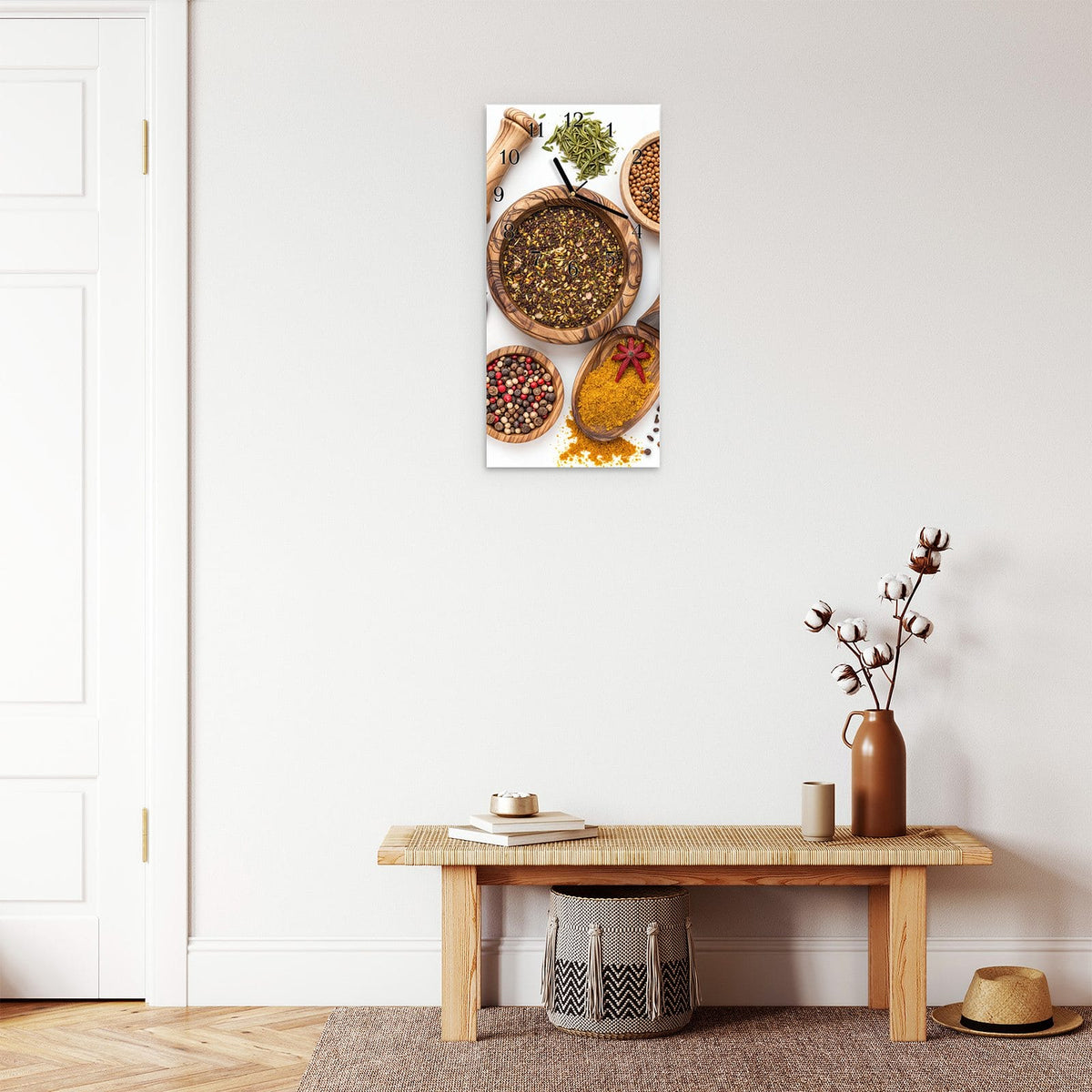 Moderne Wanduhr aus Glas mit Farbtiefe – Wanduhr Gewürzsammlung Zubehör aus Glas – Hochformat 30 × 60 cm
