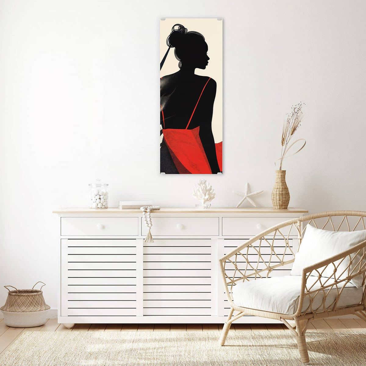 Glasbild Frau im roten Kleid an der Wand – Grafische schwarze Silhouette einer sitzenden Frau im roten Kleid neben gelbem Sonnenkreis