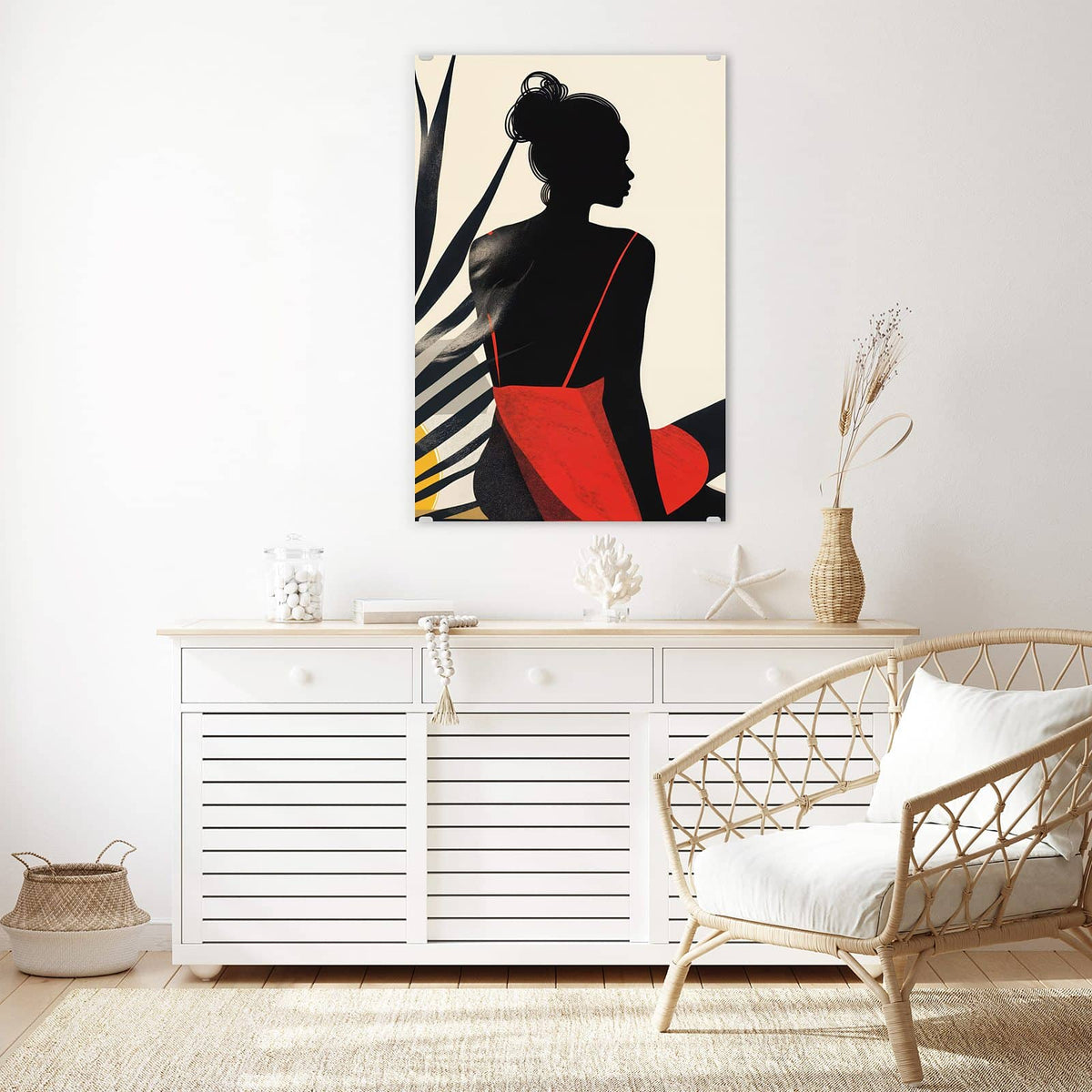 Glasbild Frau im roten Kleid an der Wand – Grafische schwarze Silhouette einer sitzenden Frau im roten Kleid neben gelbem Sonnenkreis