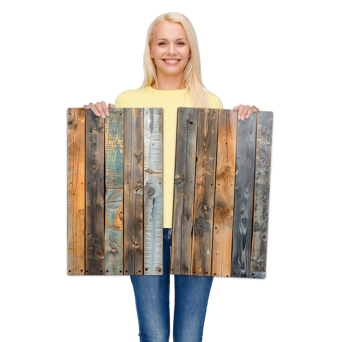 Herdabdeckplatten für Ceranfeld mit Holzwandpaneele-Motiv wird zur Größendarstellung gehalten