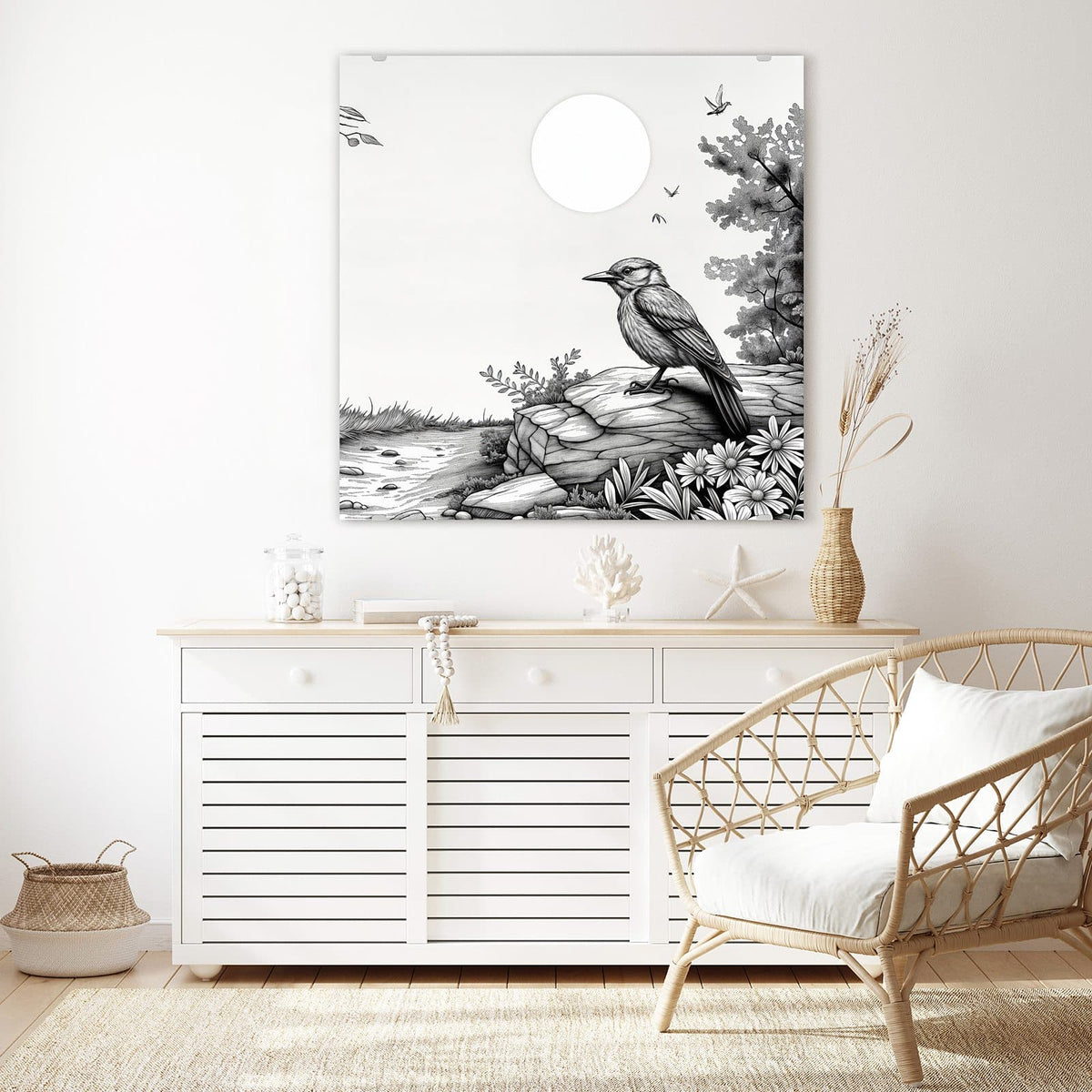 Glasbild Vogel auf dem Felsen an der Wand – Feine Schwarz-Weiß-Zeichnung: Vogel auf einem Felsen, Margeriten, Strauch und weiße Sonnenscheibe