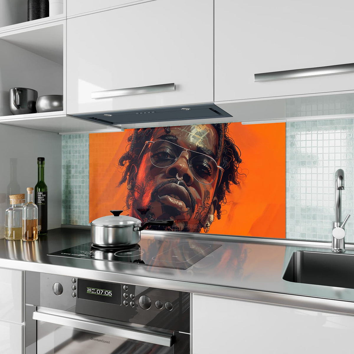 Küchenrückwand aus Glas Mann mit Pilotenbrille im Hochformat als Spritzschutz hinter dem Kochfeld, über dem Fliesenspiegel montiert