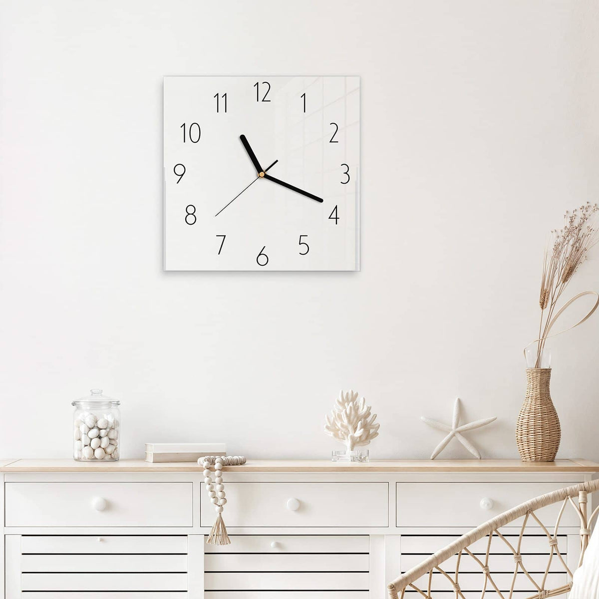 Wanduhr Weisser Hintergrund aus Glas – Quadratisch 30 × 30 cm – Reines, helles Weiß