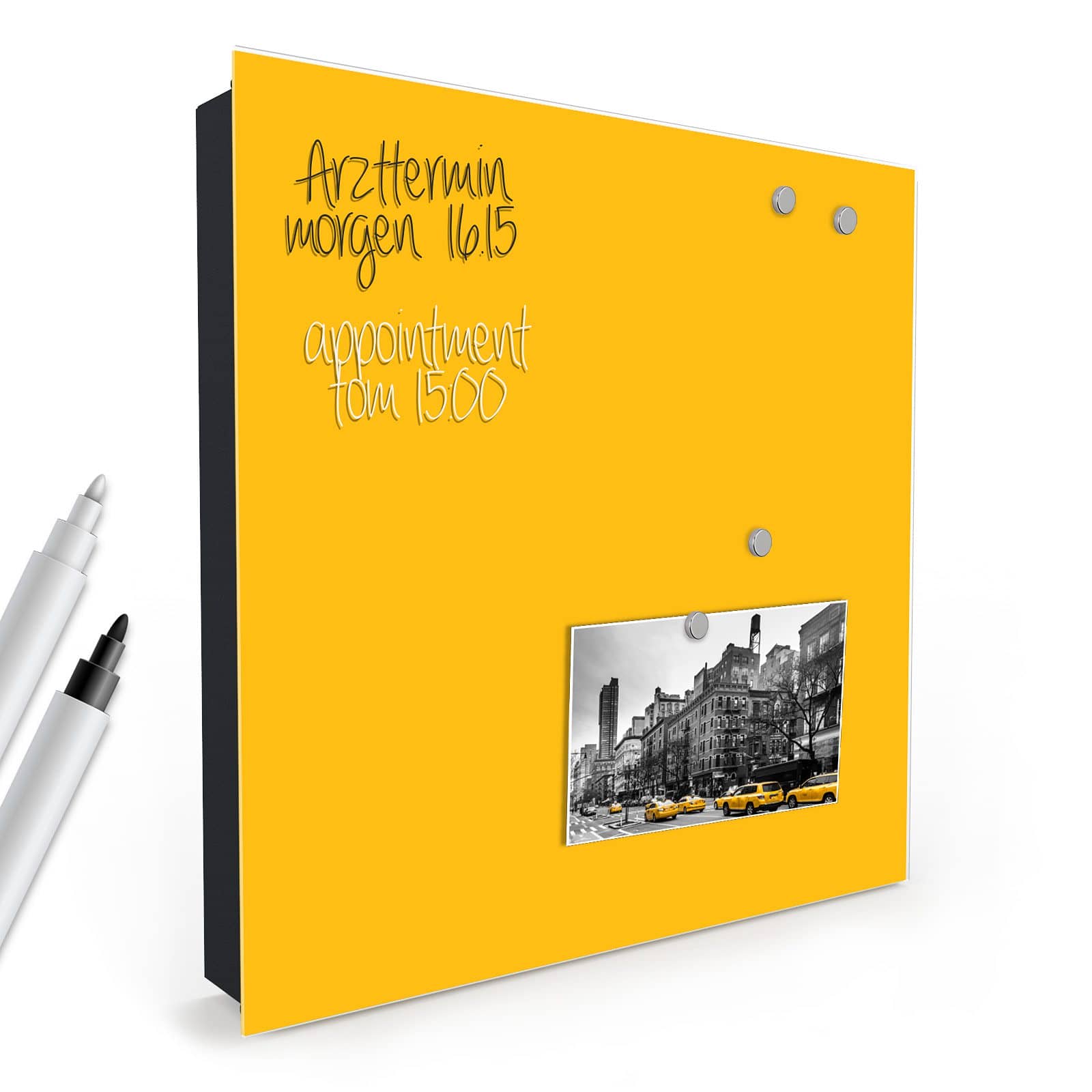 Farbechter Schlüsselkasten mit Motiv Oranger Hintergrund I in schräger Produktansicht mit Zubehör