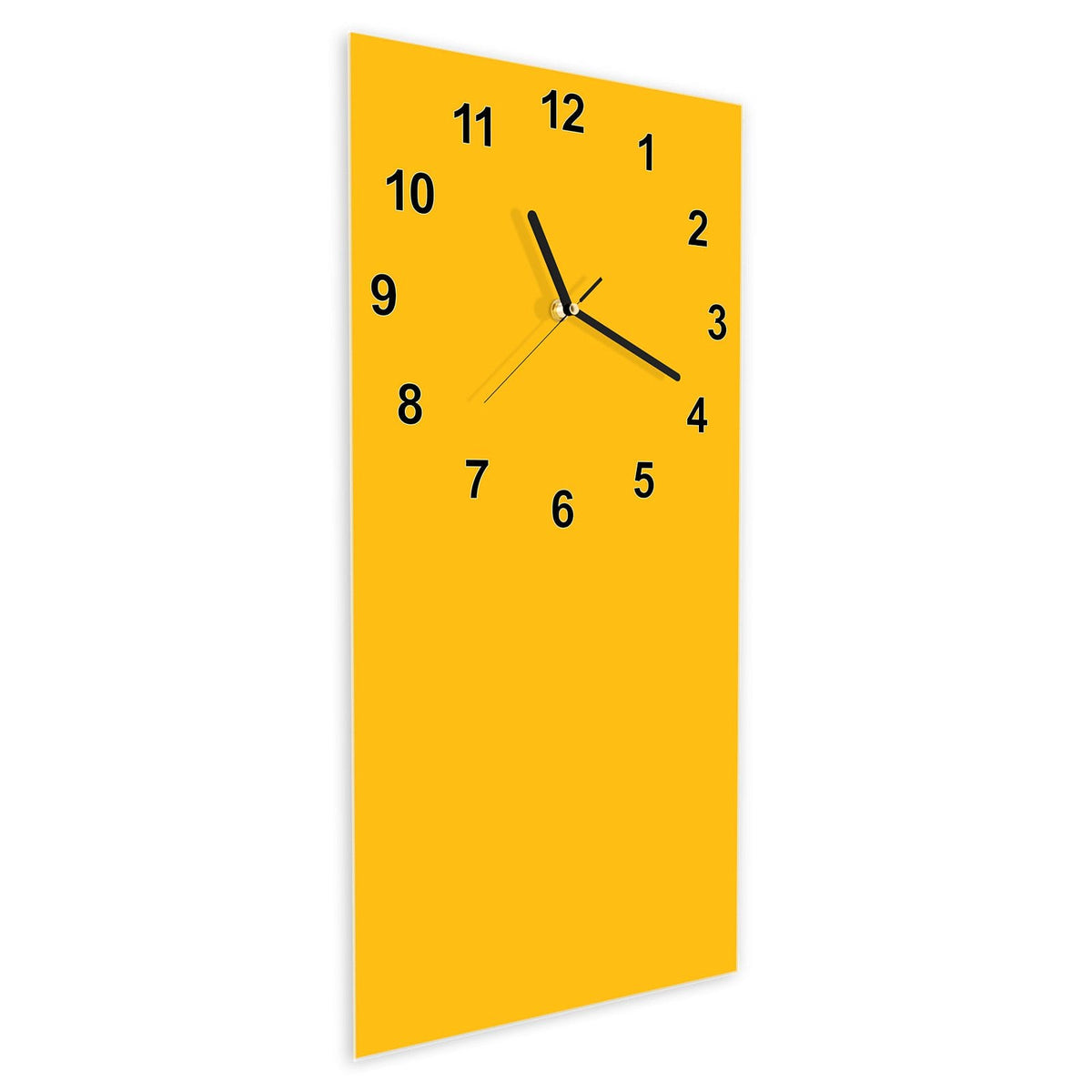 Wanduhr aus Glas im Hochformat Bernsteingelb schräg von der Seite, 4 mm starkes Glas