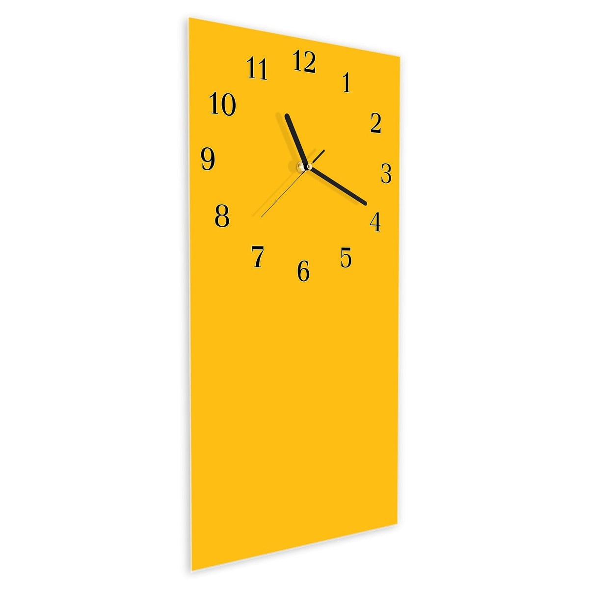 Wanduhr aus Glas im Hochformat Bernsteingelb schräg von der Seite, 4 mm starkes Glas