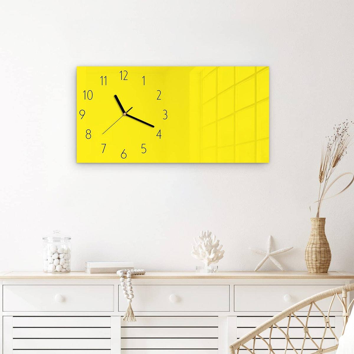 Wanduhr Gelber Hintergrund I aus Glas – Querformat 60 × 30 cm – Sonniges Gelb als klare Fläche