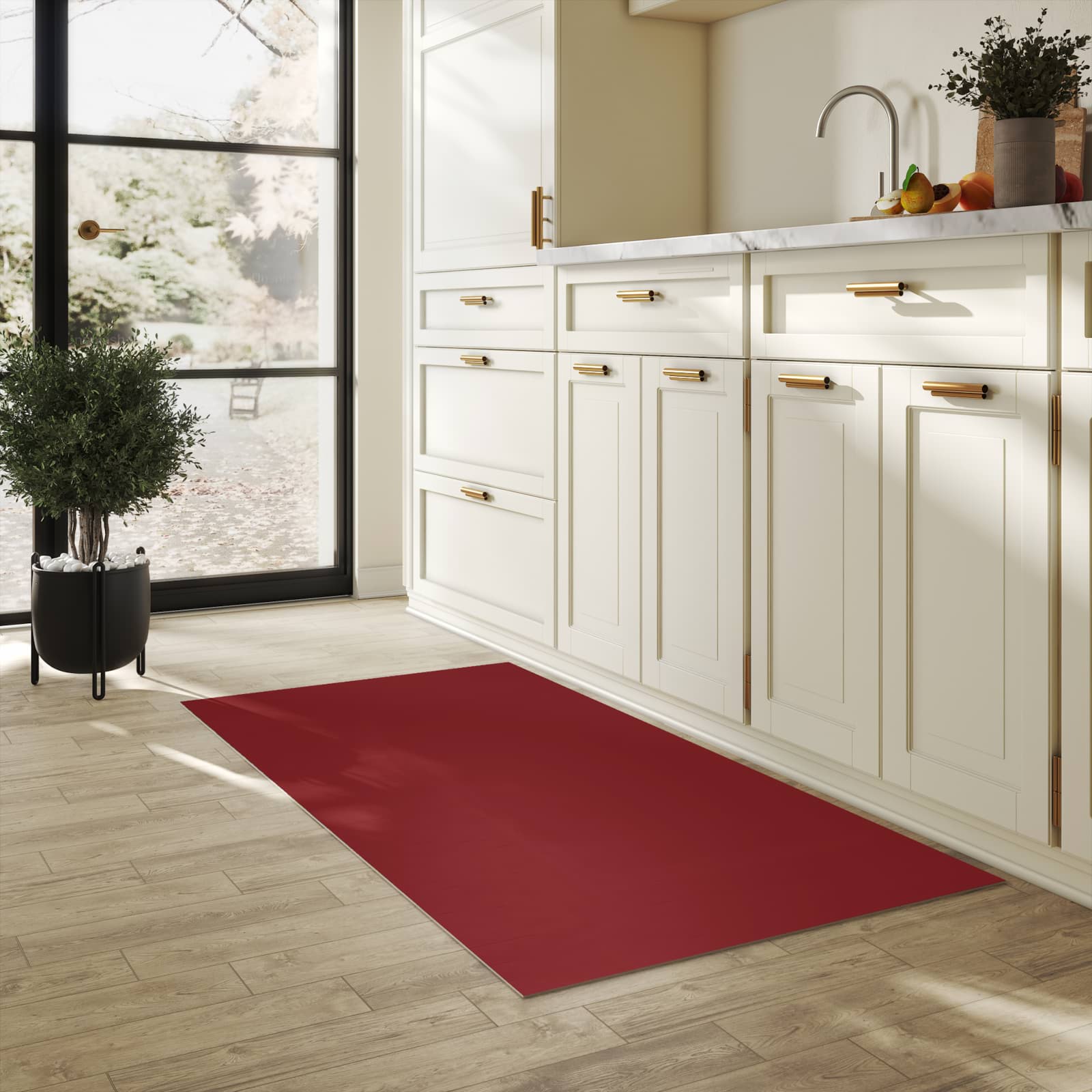 Langlebiger Teppichläufer mit Motiv Weinroter Hintergrund I in heller Küche