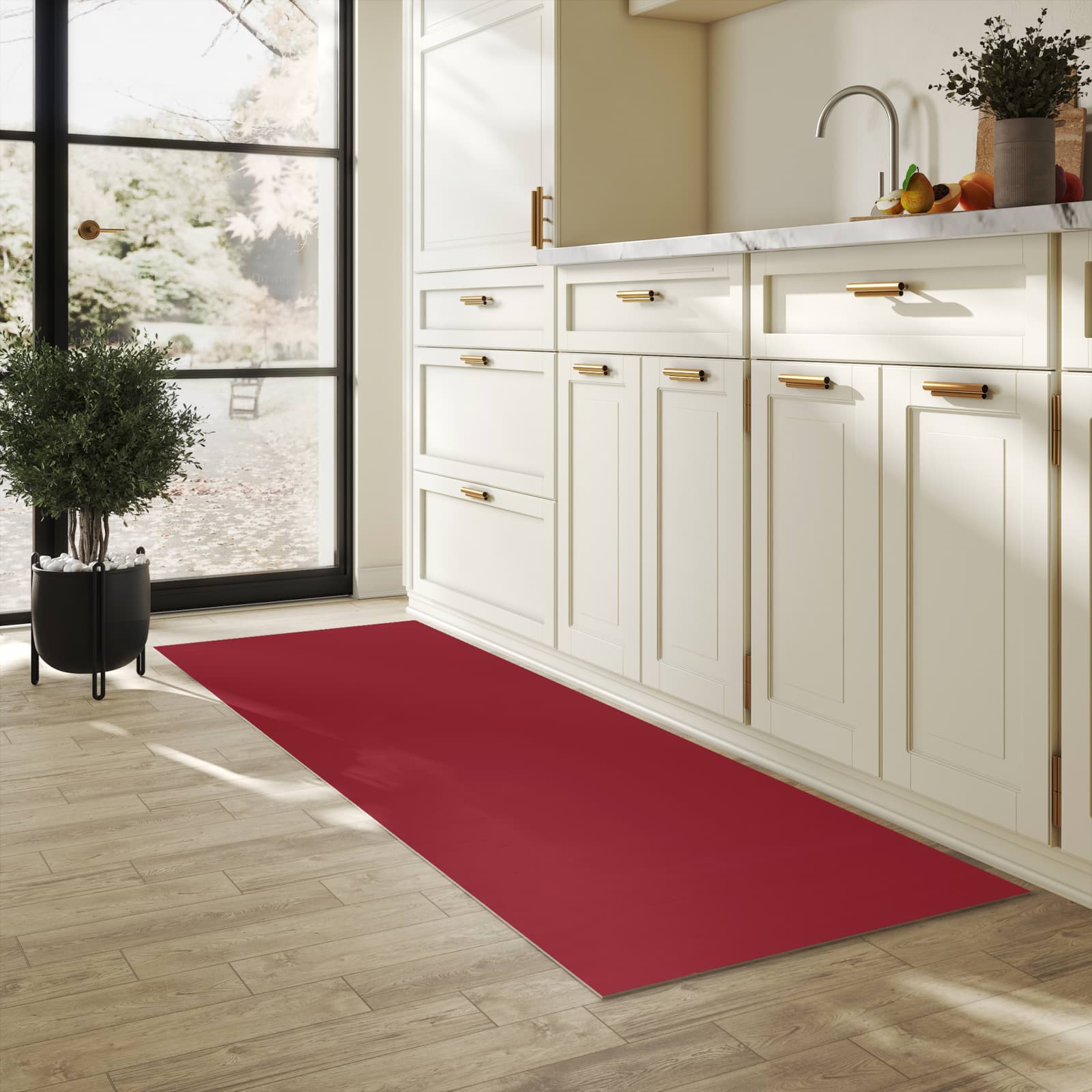 Komfortabler abwaschbarer Küchenteppich mit Motiv Weinroter Hintergrund II in heller Küche