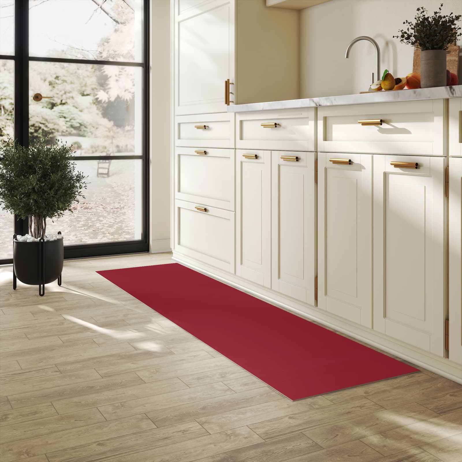 Schmutzabweisender moderner Küchenläufer mit Motiv Weinroter Hintergrund II in heller Küche