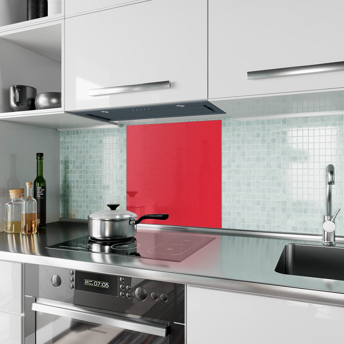 Küchenrückwand aus Glas Pinkroter Hintergrund im quadratischen Format als Spritzschutz hinter dem Kochfeld, über dem Fliesenspiegel montiert