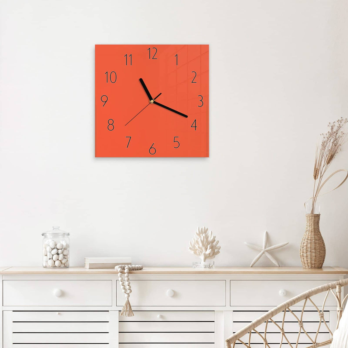Wanduhr Rotoranger Hintergrund aus Glas – Quadratisch 30 × 30 cm – Feuriges Rotorange als Farbfläche