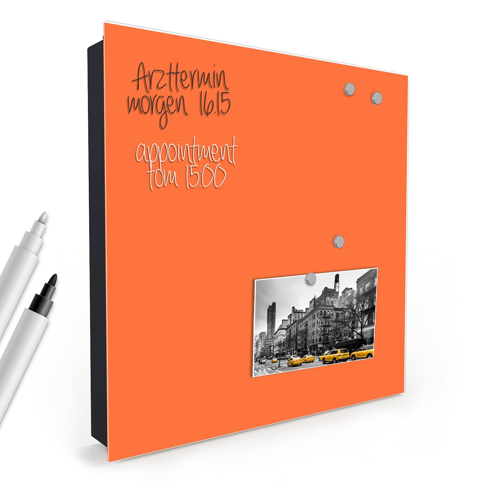 Belastbarer vintage Schlüsselkasten mit Motiv Dunkeloranger Hintergrund I in schräger Produktansicht mit Zubehör